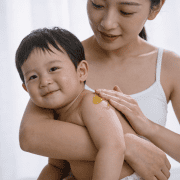 护肤山茶油轻润呵护:恩泉母婴按摩油,慢享亲子润养时光