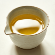 判断山茶油哪家好，关键不在“多香”，而在是否适合天天吃