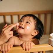 轻润呵护保健油 | 源自恩泉匠心，守护初生肌